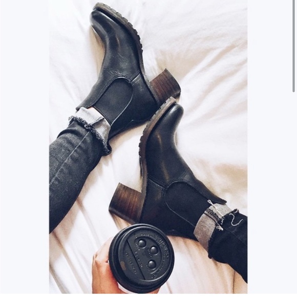 Frye Sabrina Chelsea Retro Black Leather Classic Casual Heeled Moto Ankle Boot - Picture 1 of 4